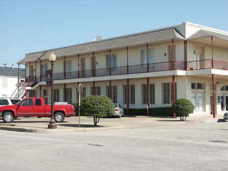 212 W. Know, Ennis, TX